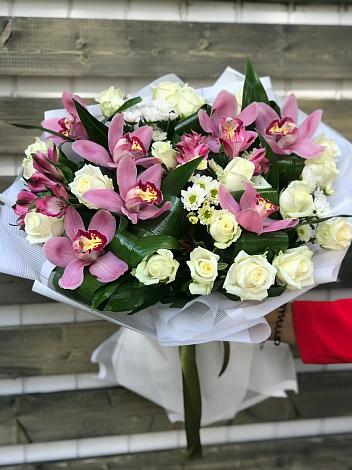 Букет цветов из: Розы и Хризантемы в Казанской Ростовской области